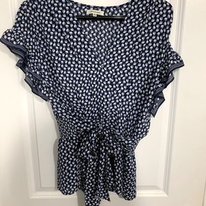 NWOT Max Studio Flutter Sleeve Floral Print Fitted Blouse With Front Bow, Size M